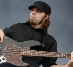 Εκτός φυλακής με εγγύηση ο μπασίστας των Coheed & Cambria 