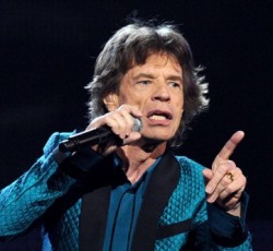 O Mick Jagger διαφημίζει το reunion των Monty Python με ιδιαίτερο αυτοσαρκασμό 