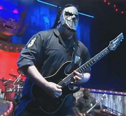 Το μαχαίρωμα του κιθαρίστα των Slipknot έγινε ...διατάραξη κοινής ησυχίας 