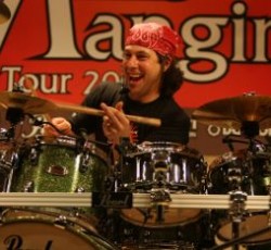 Και ο νέος drummer των Dream Theater είναι ο... 