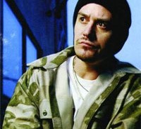 Ο Mike Patton καταπίνει... κορδόνι επί σκηνής 