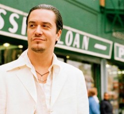 Ο Mike Patton αποδίδει φόρο τιμής στον Δάντη Αλιγκέρι 