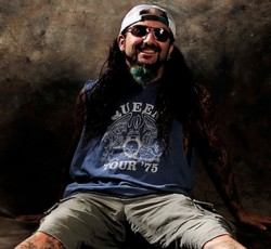 Ο Mike Portnoy συγκεντρώνει τους διάσημους rock φίλους του και οργανώνει δημοπρασία για φιλανθρωπικό σκοπό 