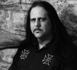 Πέθανε επί σκηνής ο κιθαρίστας των Ministry 