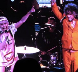 Guest εμφάνιση των Flaming Lips σε συναυλία της Miley Cyrus 