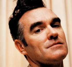 Morrissey: «Αν περισσότεροι άντρες ήταν ομοφυλόφιλοι, δεν θα είχαμε πολέμους» 