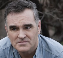 Ο Morrissey κερδίζει 10.000 λίρες από μη εξουσιοδοτημένη χρήση τραγουδιού των Smiths στην τηλεόραση και τα κάνει δωρεά 