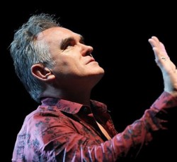 O Morrissey μάς ξανάρχεται 