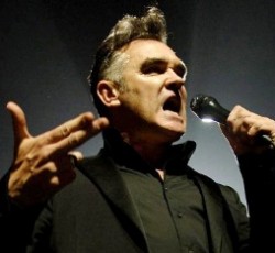 Morrissey: «Η Βασίλισσα της Μεγάλης Βρετανίας δε διαφέρει από τον Καντάφι» 
