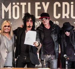 Τελικά διαλύονται ή όχι οι Motley Crue; 
