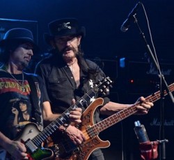 Motorhead: Αναβάλουν την συναυλία τους στο Παρίσι – παρ’ ολίγον στο κοινό του Bataclan ο ντράμερ 