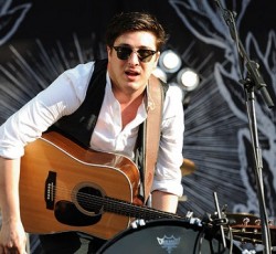 Πώς φαίνεται στον Marcus Mumford όταν του λένε ότι σιχαίνονται την μπάντα του;