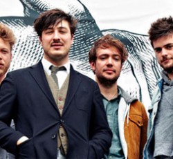 Οι Mumford & Sons συνεχίζουν να επελαύνουν 
