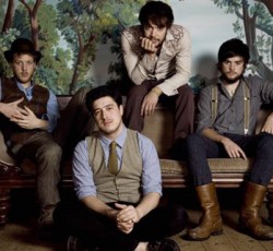 Ξανά στο νούμερο ένα της Αγγλίας οι Mumford & Sons μετά τη συναυλία τους στο Glastonbury 