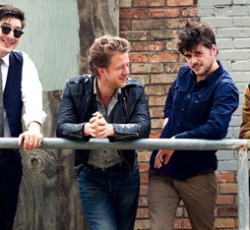 Ακύρωσαν συναυλίες τους οι Mumford & Sons λόγω τραυματισμού του frontman τους 