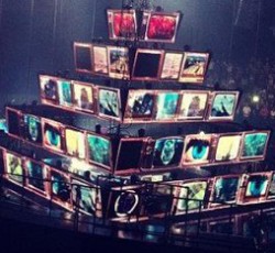 Δείτε τους Muse στην πρώτη εμφάνιση της μεγάλης παγκόσμιας περιοδείας τους 