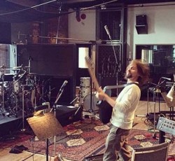 Οι Muse ηχογραφούν με τον θρυλικό παραγωγό των AC/DC 