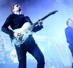 Ο Bellamy συζήτησε θεωρίες συνωμοσίας στον Λευκό Οίκο για το "Drones" 