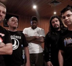 Παρελθόν αποτελεί από τους Musica Diablo ο Derrick Green των Sepultura