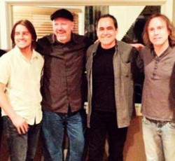 Το "Momentum" του Neal Morse 