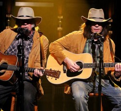 O Neil Young ροκάρει στο show του Jimmy Fallon 