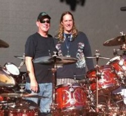 Συνεργασία Neil Peart (Rush) και Danny Carey (Tool) 