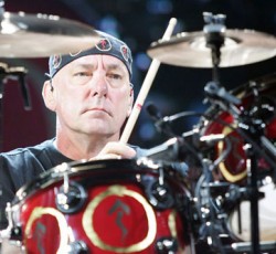 Οι αναγνώστες του Consequence Of Sound ανακηρύσσουν τον σπουδαιότερο drummer όλων των εποχών 