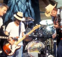 «Έπιασε δουλειά» ο Neil Young με τους Crazy Horse 