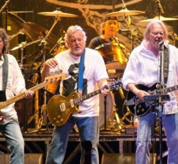 Έμφραγμα υπέστη ο μπασίστας των Neil Young & Crazy Horse 