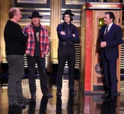 O Neil Young παίζει δύο τραγούδια στην εκπομπή του Jimmy Fallon και ο Jack White τα ηχογραφεί επί τόπου σε βινύλιο (video) 
