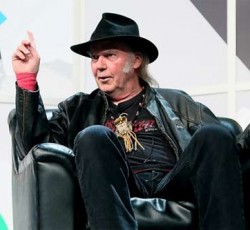 Τεράστια επιτυχία η καμπάνια του Neil Young για το Pono στο Kickstarter 
