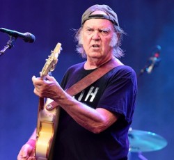 Neil Young και Crazy Horse ακυρώνουν συναυλία τους στο Ισραήλ 