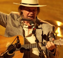 No Doubt και Chris Martin σε φιλανθρωπική συναυλία του Neil Young 