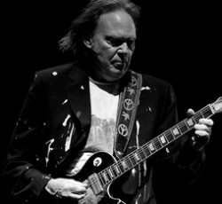 Λεπτομέρειες για το "Le Noise" του Neil Young 