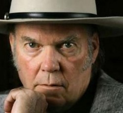 Φωτιά καταστρέφει την αποθήκη του Neil Young 