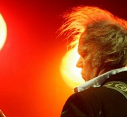 Αυτοβιογραφία ετοιμάζει ο Neil Young 