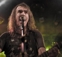 Γίνε ο μπασίστας των New Model Army 