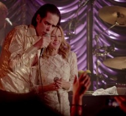Η Kylie Minogue διαβάζει την περιβόητη επιστολή του Nick Cave στο MTV (video) 