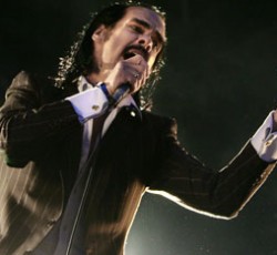 Ο Nick Cave σε ντουέτο με τη Debbie Harry 