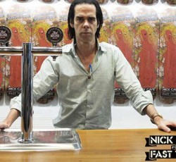 Ο Νick Cave απέκτησε... σκέιτμπορντ 