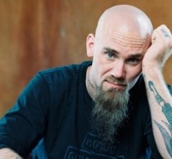 Brant Bjork (Kyuss Lives!): «Η άστατη ζωή του Oliveri μας αναγκάζει να έχουμε εναλλακτικό σχέδιο» 