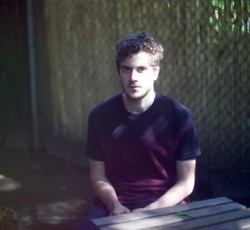 Ο Nicolas Jaar μας χαρίζει φρέσκα «Ρόδια» 