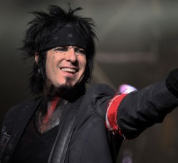 Ο Nikki Sixx «την λέει» στον Sully Erna των Godsmack 