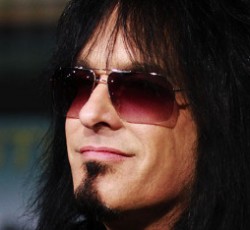 «Καρφί» του Nikki Sixx προς τον frontman των Godsmack 