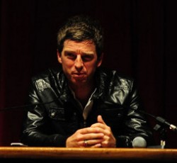 Ο πρώτος προσωπικός δίσκος του Noel Gallagher (πρώην Oasis) 