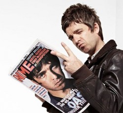 Noel Gallagher: «Ο νέος δίσκος του David Bowie αποδεικνύει πως οι επανενώσεις για συναυλίες είναι ηλίθιες» 