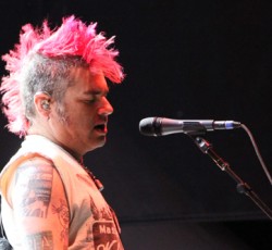 O oπαδός εκδικήθηκε –εν μέρει- τον τραγουδιστή των NOFX 