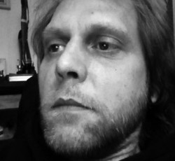 Έφυγε από τη ζωή ο πρώην κιθαρίστας των In The Woods 