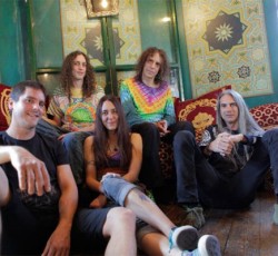 Οι Ozric Tentacles επιστρέφουν στην Αθήνα τον Μάρτιο 