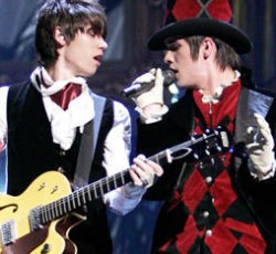 Ατύχημα στη σκηνή είχε ο τραγουδιστής των Panic! At The Disco 